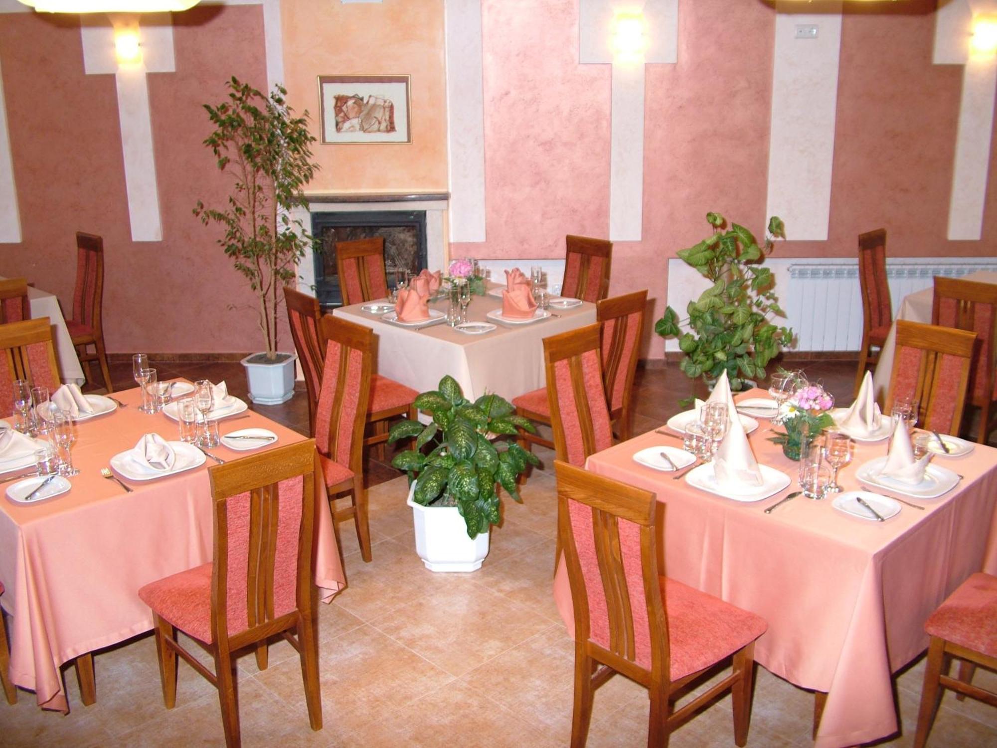 Family Hotel Gabrovo Exterior photo
