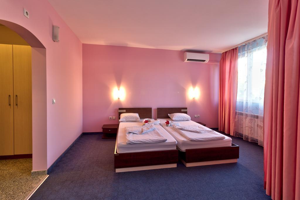 Family Hotel Gabrovo Exterior photo